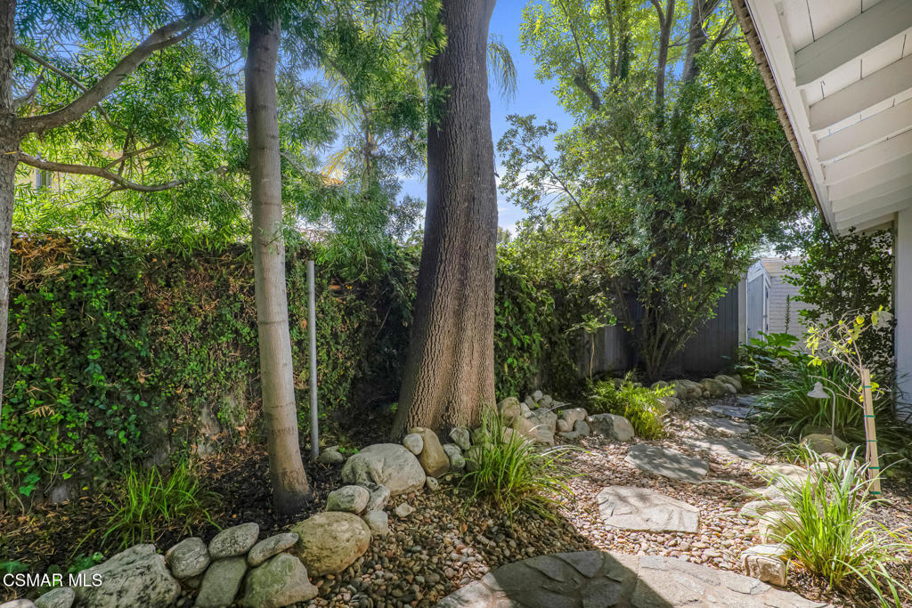 https://media.crmls.org/mediaz/2ffe780d-6f82-4e8b-85dd-e4b908e4ff21.jpg?preset=X-Large