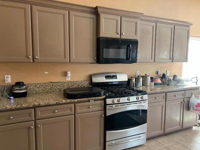 6431 E Cortland Ave, Fresno CA: https://media.crmls.org/mediaz/2ffec11a-2b16-41ed-8e8c-3418b550f2b5.jpg