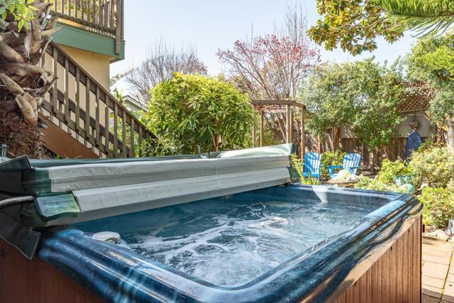 4355 Opal Cliff Drive, Santa Cruz CA: https://media.crmls.org/mediaz/2fff1fec-45aa-4e32-b348-f6b436a32c16.jpg
