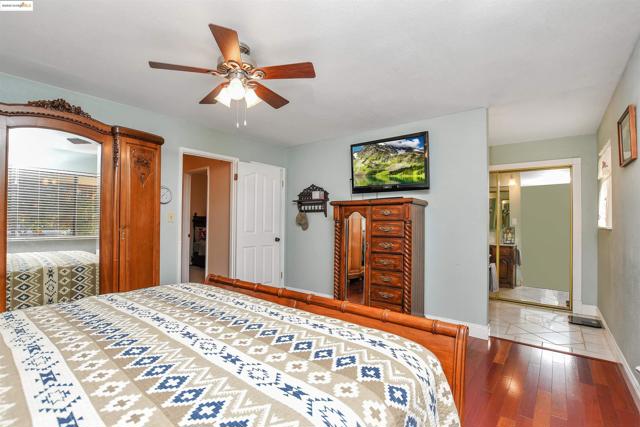 3215 Ohara Ave, Brentwood CA: https://media.crmls.org/mediaz/3000612b-acae-49cb-abe0-7d8a4beff98d.jpg
