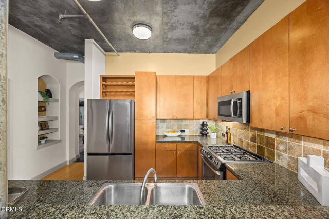 840 E Green Street, Pasadena CA: https://media.crmls.org/mediaz/30006985-32f2-4851-9ce4-3561568fa5dc.jpg