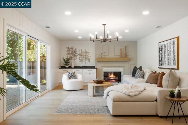 374 James Bowie Ct, Alamo CA: https://media.crmls.org/mediaz/300079e9-b866-492b-8189-5f891e9e36c7.jpg