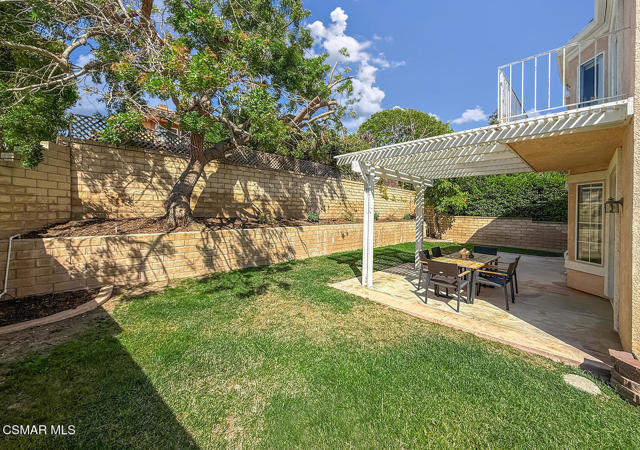 1768 Fox Springs Circle, Newbury Park CA: https://media.crmls.org/mediaz/3000b49c-c5ba-4443-b92c-9e29c0781802.jpg