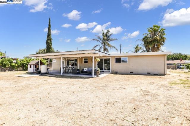 1941 Eden Plains Rd, Brentwood CA: https://media.crmls.org/mediaz/3000bd51-b0b7-4c60-9493-80ff98065532.jpg