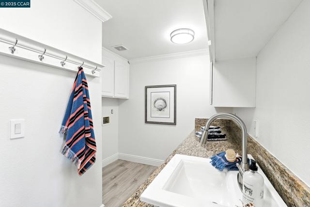 1023 Pebble Beach Dr, Clayton CA: https://media.crmls.org/mediaz/3000cdf4-8d4c-4d53-baf5-3fdd53b9d300.jpg