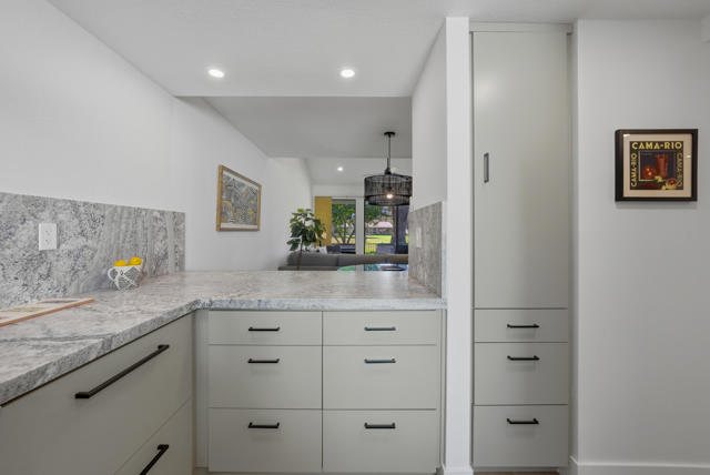 171 Avenida Las Palmas, Rancho Mirage CA: https://media.crmls.org/mediaz/3001200c-7016-42e9-96d5-43f77335b75c.jpg