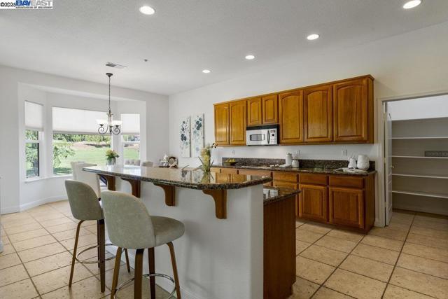 1123 Burghley Ln, Brentwood CA: https://media.crmls.org/mediaz/30013e0c-d451-4026-8ae6-42a614a14a48.jpg