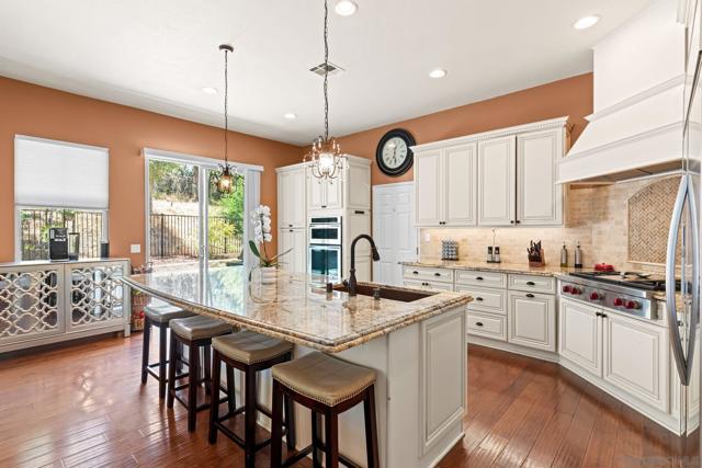 3814 Ruette San Raphael, San Diego CA: https://media.crmls.org/mediaz/3001ab9b-4ca7-44e0-b4a3-c99ad8e06f4b.jpg