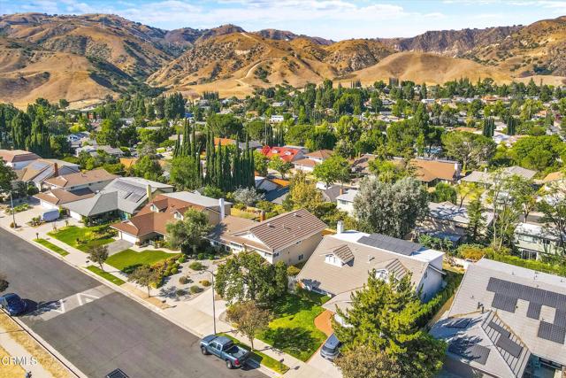 19015 Braemore Road, Porter Ranch CA: https://media.crmls.org/mediaz/3001dfd5-c656-4326-aa17-7958f469aca6.jpg