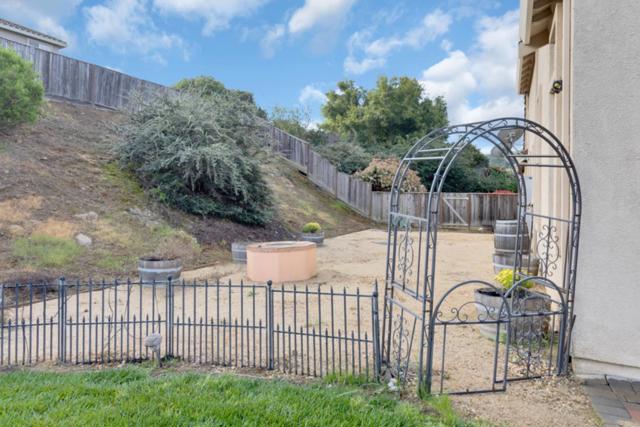 820 Via Vaquero Norte, San Juan Bautista CA: https://media.crmls.org/mediaz/3001ed1f-41cb-4a70-9521-8cb130c28703.jpg