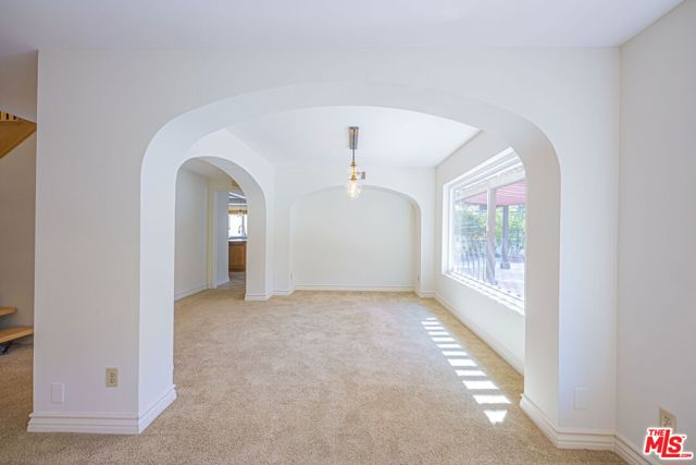 3926 Corte Cancion, Thousand Oaks CA: https://media.crmls.org/mediaz/30024ba5-f1ad-43ab-9bf3-2fe7ff5efc53.jpg