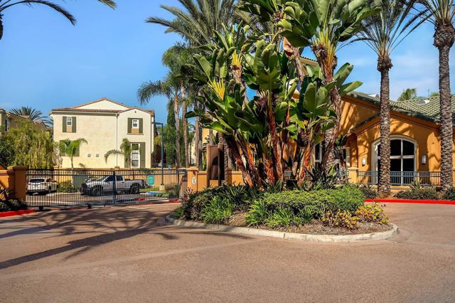 12364 Carmel Country Rd, San Diego CA: https://media.crmls.org/mediaz/300270e2-07c7-4ddb-83f7-50fe2af8ec4f.jpg
