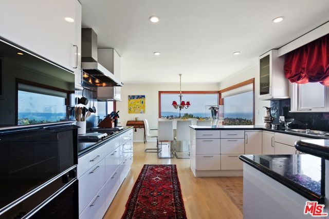 1166 LAS PULGAS Place, Pacific Palisades CA: https://media.crmls.org/mediaz/3002b8c0-e5bc-4e0d-9343-11162002a3ed.jpg