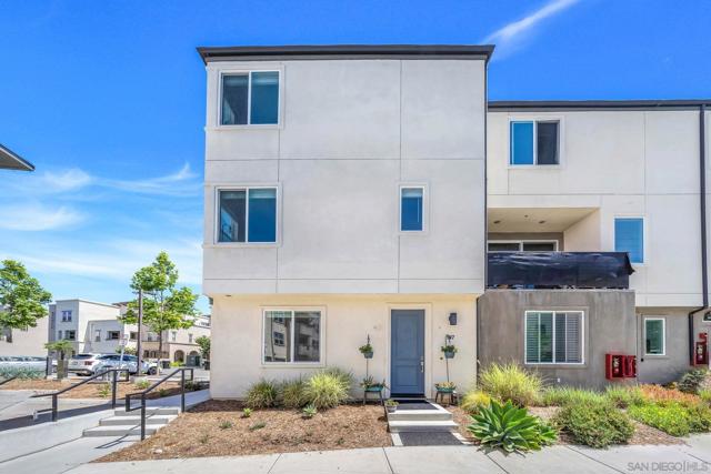 5405 Calle Sand Arch, San Diego CA: https://media.crmls.org/mediaz/30035177-40f4-4829-bf6c-eee56f031573.jpg