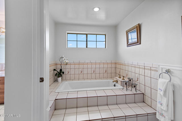 17627 Vincennes Street, Northridge CA: https://media.crmls.org/mediaz/300482c2-dafd-4f62-ae5d-233953ea230e.jpg