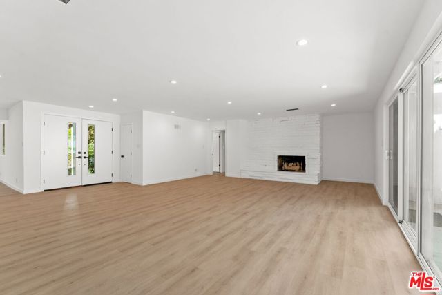 4800 Topeka Drive, Tarzana CA: https://media.crmls.org/mediaz/3004bed5-d4b9-4a5f-b0c3-bac48c7583db.jpg