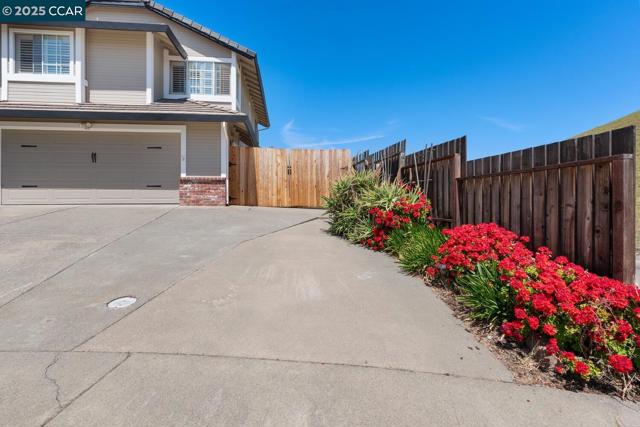 313 Willowwood Ct, Vacaville CA: https://media.crmls.org/mediaz/3004bf95-40e9-4eb4-aafe-734885dc6b16.jpg