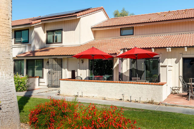 6000 Montecito Drive, Palm Springs CA: https://media.crmls.org/mediaz/300514f4-7dcc-4d30-805b-2cd0fbd7a71d.jpg
