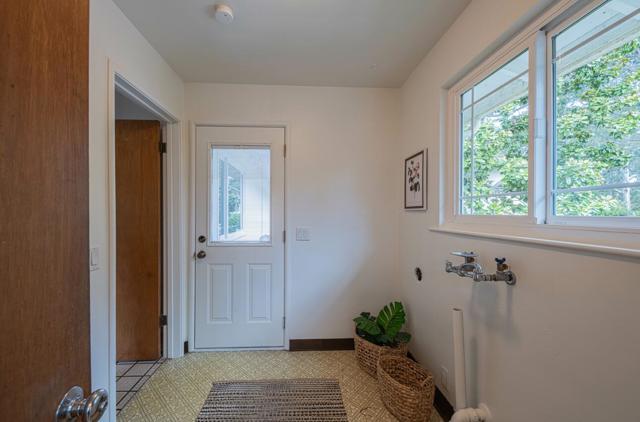 118 Seeno Street, Monterey CA: https://media.crmls.org/mediaz/30051881-4109-45b6-b7f9-d31cf9744086.jpg