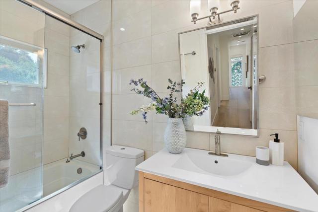 900 Roble Avenue, Menlo Park CA: https://media.crmls.org/mediaz/30052670-a5a5-4a35-868d-5f7f0988b980.jpg