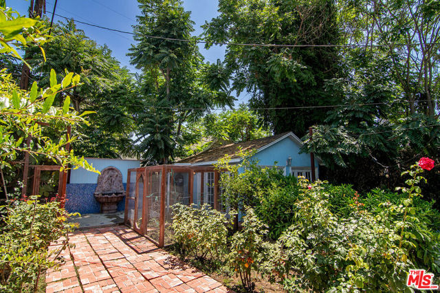 720 N Ogden Drive, Los Angeles CA: https://media.crmls.org/mediaz/30061b99-ef0a-42eb-8253-4eb882e7daa9.jpg