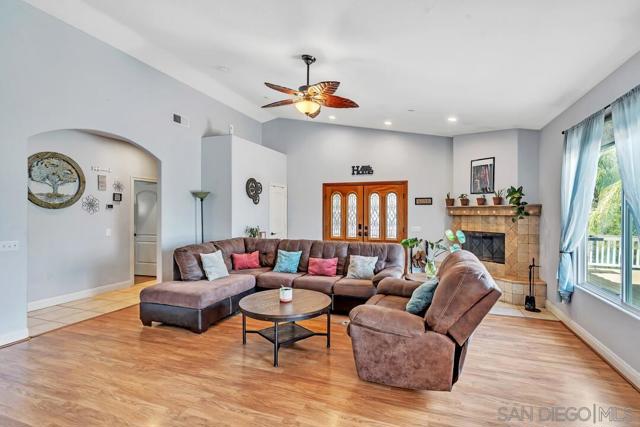 22318 Casa De Carol, Ramona CA: https://media.crmls.org/mediaz/3006604f-cbac-44a8-a733-a9554b9e7630.jpg