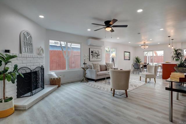 1320 Vinca Way, San Diego CA: https://media.crmls.org/mediaz/30069533-05f8-4156-856f-cf618d239396.jpg