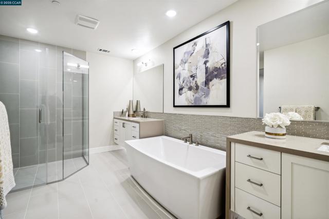 20 Woodbury Highlands Court, Lafayette CA: https://media.crmls.org/mediaz/3006b2a1-9572-4342-b8ea-f19745917115.jpg