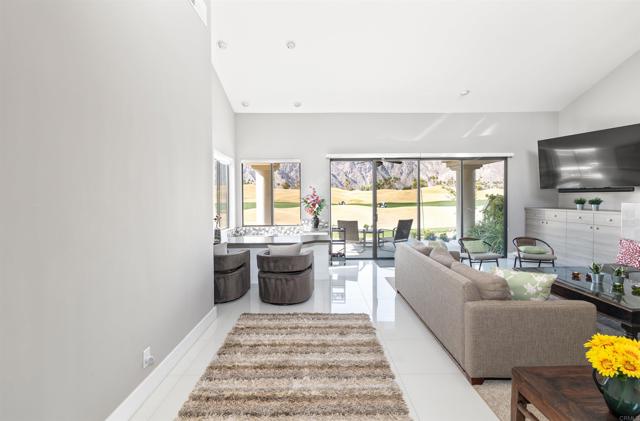 54877 Inverness Way, La Quinta CA: https://media.crmls.org/mediaz/300733ad-4429-40ed-81f7-98bb5756d65c.jpg