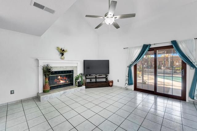 711 Kirkwood Court, Los Banos CA: https://media.crmls.org/mediaz/30075f97-cc62-4dd8-82bc-470dac432476.jpg