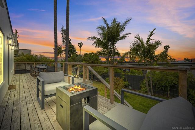 215 N Granados Ave, Solana Beach CA: https://media.crmls.org/mediaz/3007712d-dcb2-4a9e-b9cc-b22fb0b33fe6.jpg