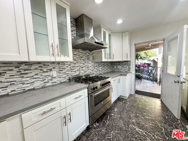 1246 N Genesee Avenue, West Hollywood CA: https://media.crmls.org/mediaz/30085569-bfff-480c-9306-d15677ceb729.jpg