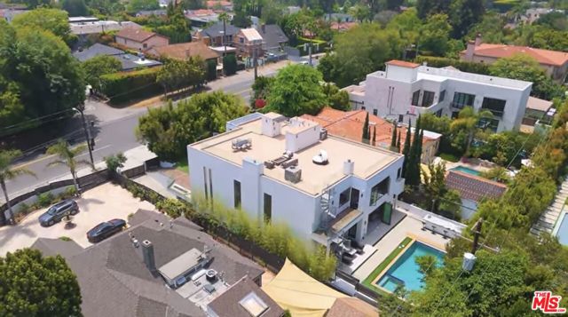 12443 W Sunset Boulevard, Los Angeles CA: https://media.crmls.org/mediaz/300893e5-620e-4129-90a1-edc7f23afc5e.jpg
