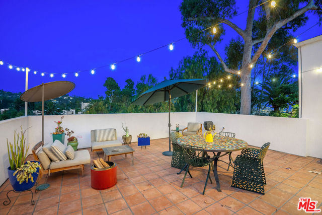6216 Primrose Avenue, Los Angeles CA: https://media.crmls.org/mediaz/3008a52f-4078-4b2a-9b2e-83b33cc73eff.jpg