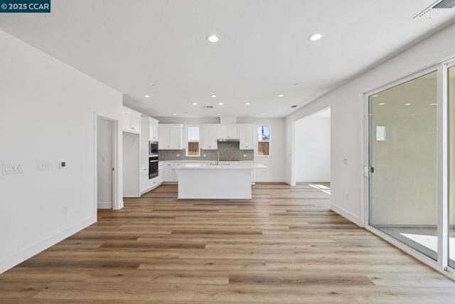 8121 Vessel Way, Sacramento CA: https://media.crmls.org/mediaz/3008ef55-d71c-459f-a2e4-8552756144be.jpg