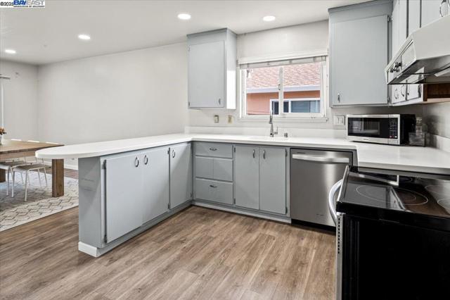 4105 Heyer Ave, Castro Valley CA: https://media.crmls.org/mediaz/3008f009-04cd-42bc-aa3a-2ec7bd22a9fa.jpg