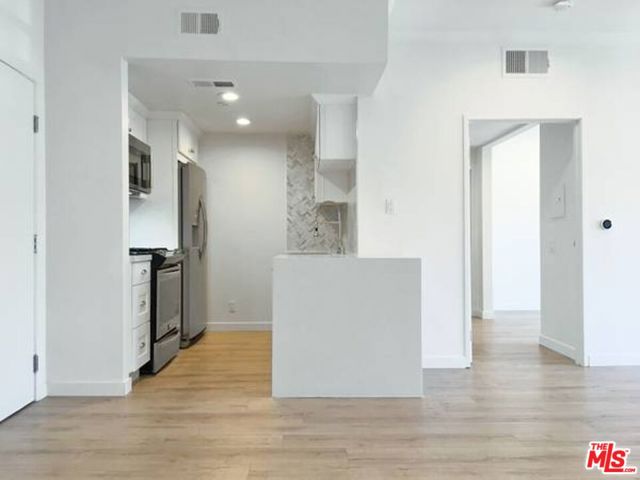 301 S Swall Dr #301, Los Angeles, CA 90048