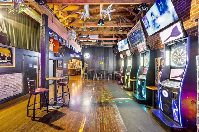 22519 Main St, Hayward CA: https://media.crmls.org/mediaz/30099293-b534-463f-8022-4011a44dcc06.jpg