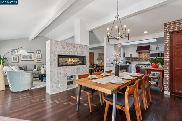 843 Luz Ct, Danville CA: https://media.crmls.org/mediaz/3009accf-be0f-4557-9d9e-97b724b52ebc.jpg