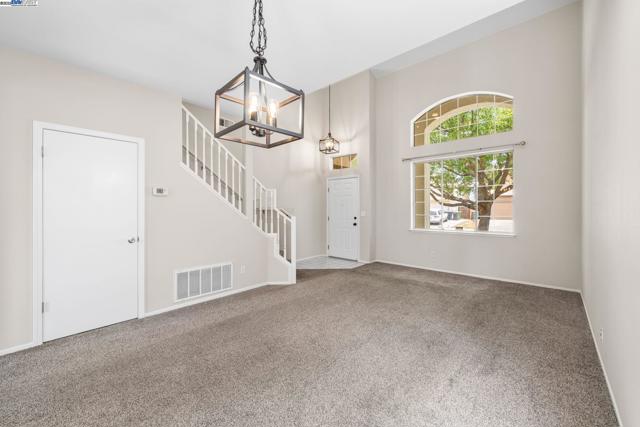 1970 Knollcrest Ln, Tracy CA: https://media.crmls.org/mediaz/3009cd9f-0ad8-4d2e-a136-5859dc30f25e.jpg