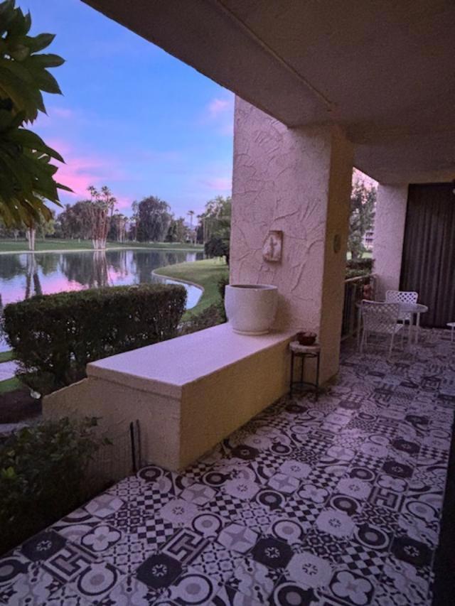 910 Island Drive, Rancho Mirage CA: https://media.crmls.org/mediaz/3009d950-f4fb-4a7c-bfbd-cb3c635034b0.jpg