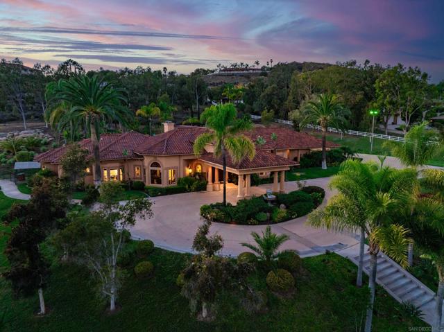 15397 Rock Creek Ln, El Cajon CA: https://media.crmls.org/mediaz/300a1f29-4f26-42d3-b050-5cf842485a5e.jpg