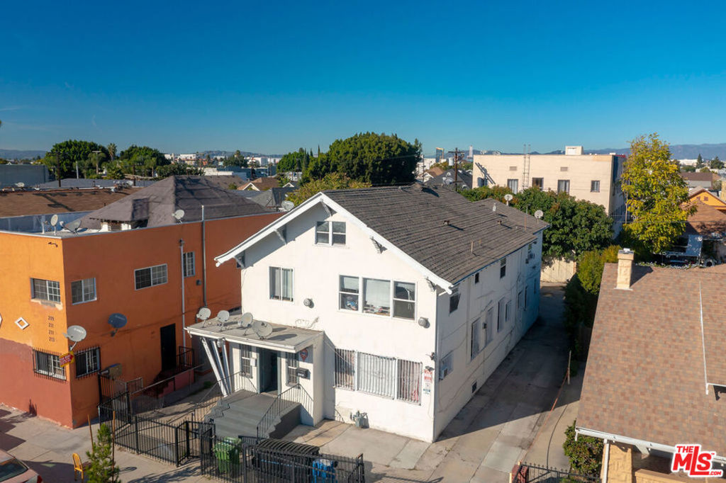 Multifamily at 205 W Vernon Avenue