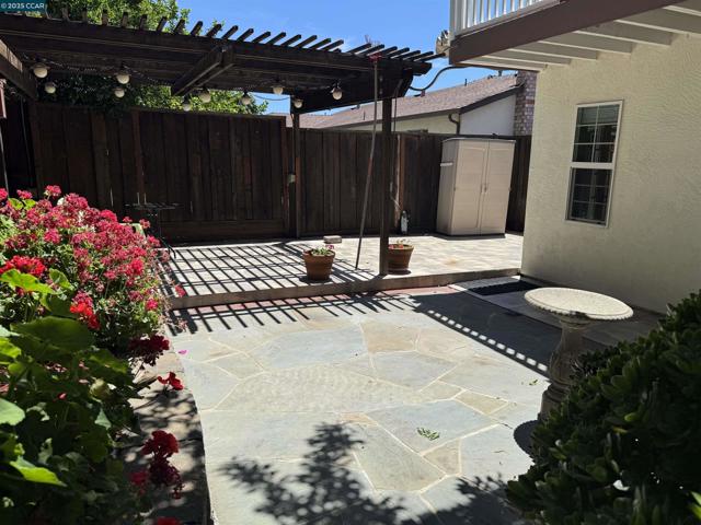 898 Luxury Dr, Concord CA: https://media.crmls.org/mediaz/300a4baf-cb29-45b3-9b17-87fe377272fd.jpg