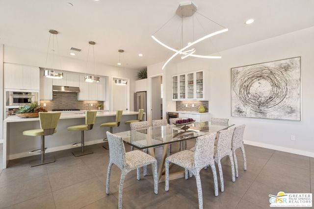 504 Retreat Circle, Palm Desert CA: https://media.crmls.org/mediaz/300a5348-5c6b-4a2a-9671-237d0ab366c9.jpg