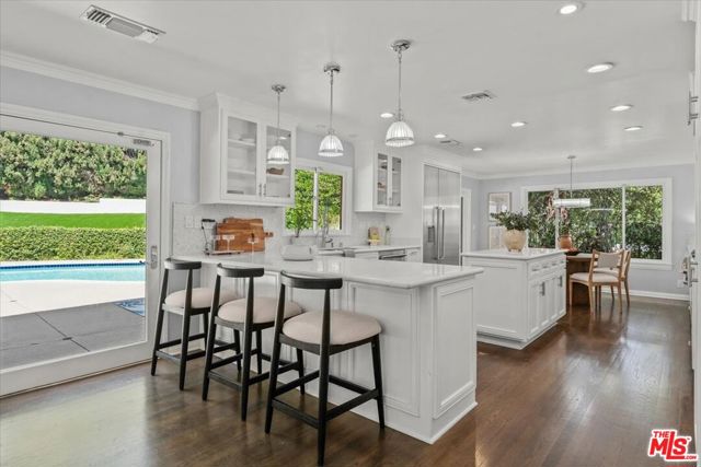 10411 Windtree Drive, Bel Air CA: https://media.crmls.org/mediaz/300b7dbc-614c-414a-afce-c58f84719dce.jpg