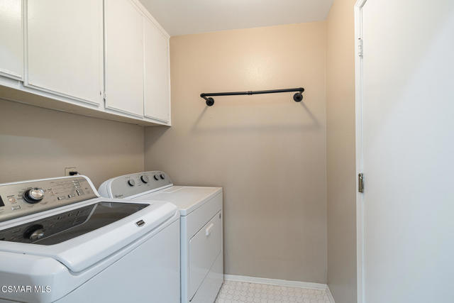 11554 Chestnut Ridge Street, Moorpark CA: https://media.crmls.org/mediaz/300bae18-7653-48d9-8264-5f7f8fe65708.jpg