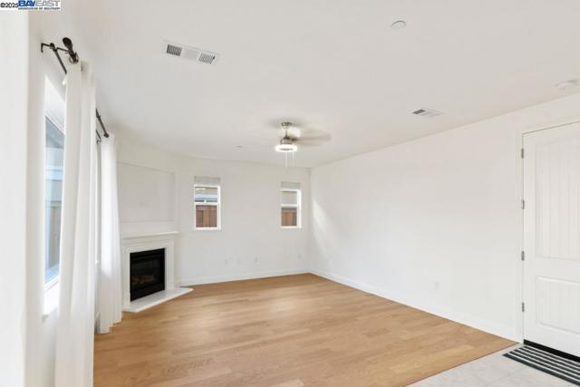 Image 6 of 28 For 2526 Modena Dr