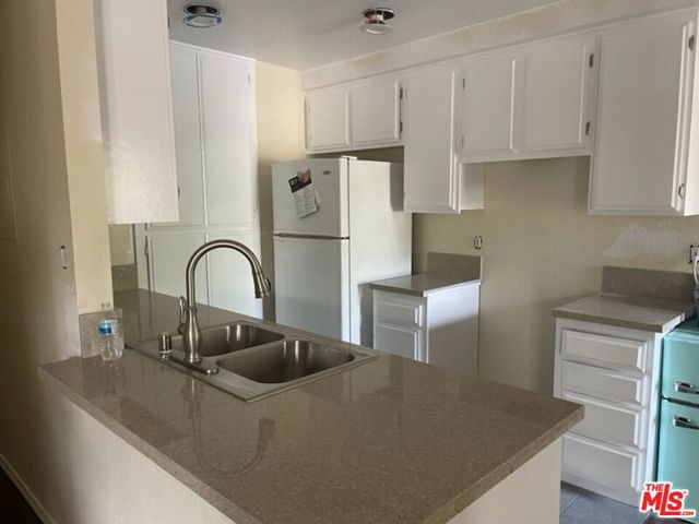 8725 Beckenham Lane, Inglewood CA: https://media.crmls.org/mediaz/300bdfac-37a7-40c3-bd57-ceebffbd25ee.jpg