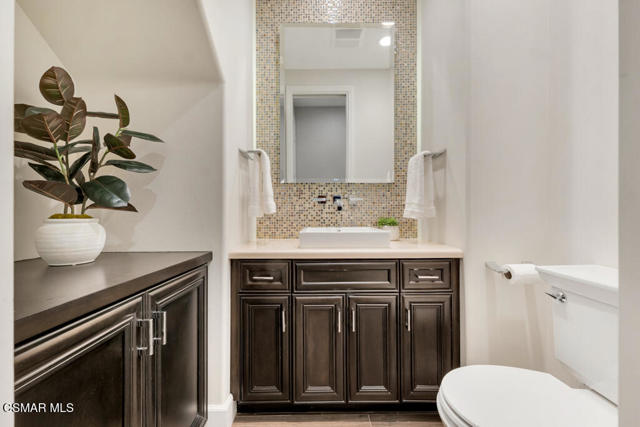 5715 Calais Court, Calabasas CA: https://media.crmls.org/mediaz/300c1f10-3afd-45af-830d-864bd204d625.jpg